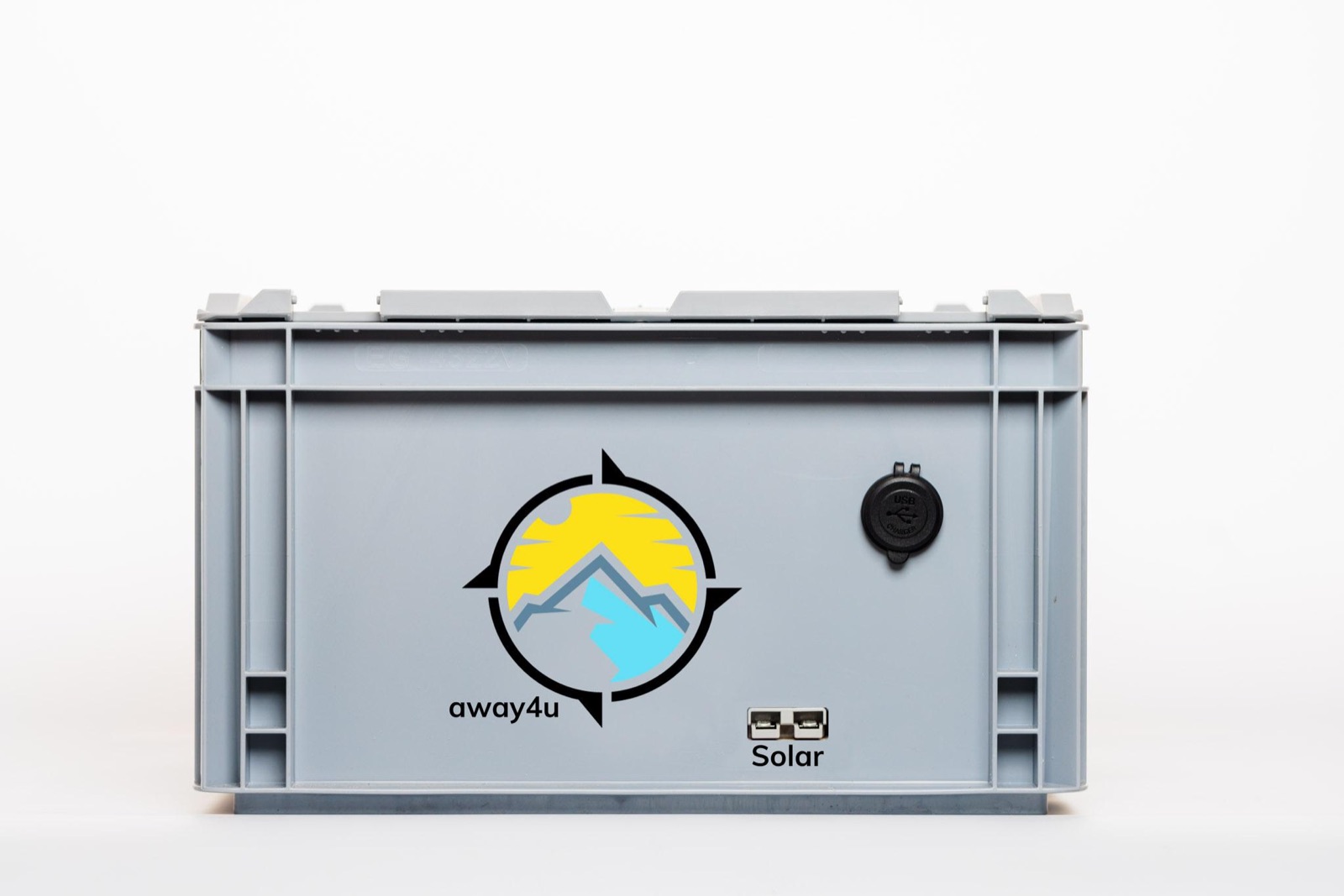 Die fertige Box: Anderson-Stecker für das Solarpanel links, USB-Buchse rechts. Mehr Bedienelemente gibt es nicht.